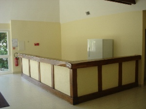 Entrée et bar de la maison du village